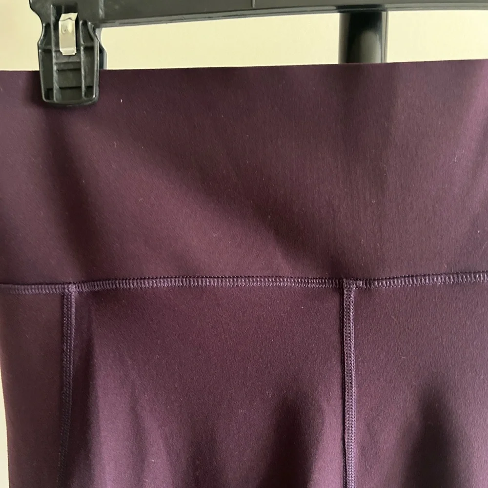 Old Navy elevate built in sculpt purple leggings - Picture 2 of 8